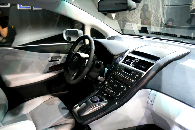 Illustration for article titled Lexus HS 250h: A Prius For The Country Club